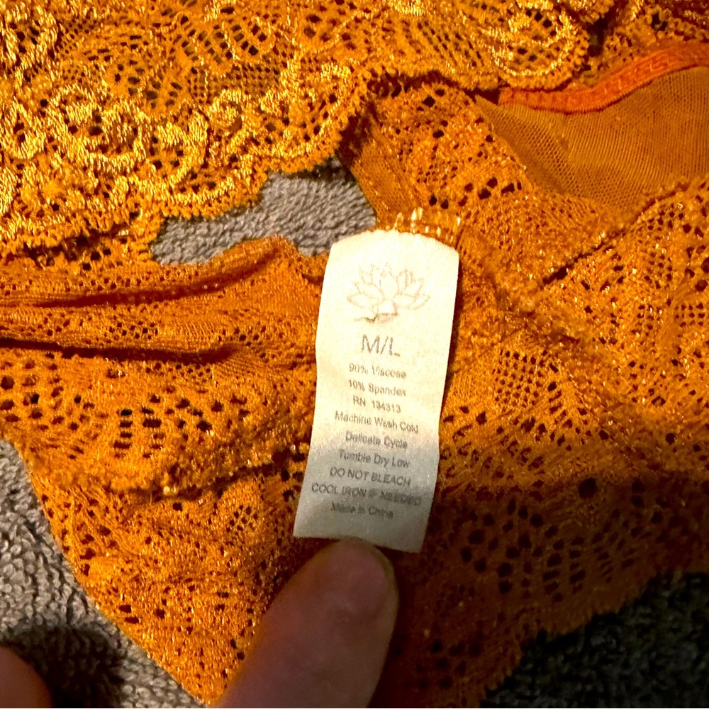 A gorgeous copper colored bralette. It’s a M/L size very lacy true to size.